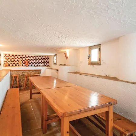 Holiday home 5 Bedroom Beautiful In Roda De Bera *