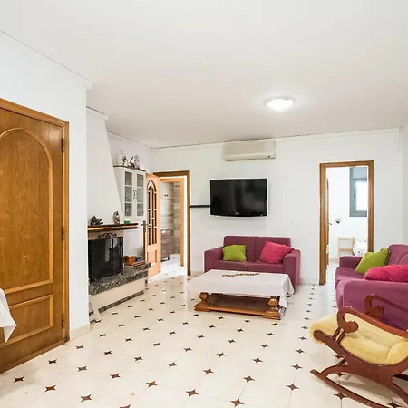 Holiday home 5 Bedroom Beautiful In Roda De Bera