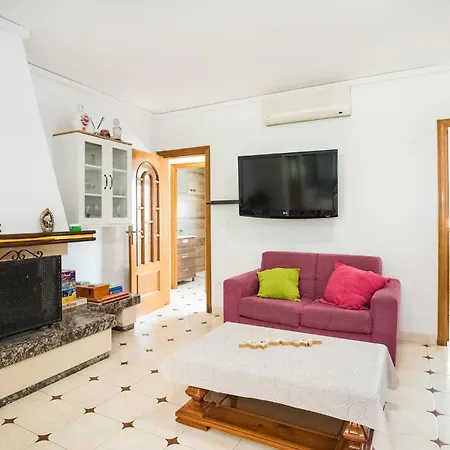 Holiday home 5 Bedroom Beautiful In Roda De Bera *